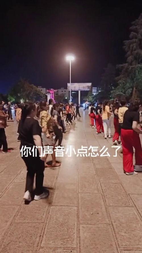 娱乐吃瓜酱广场舞