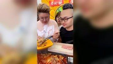 娱乐吃瓜酱女孩子